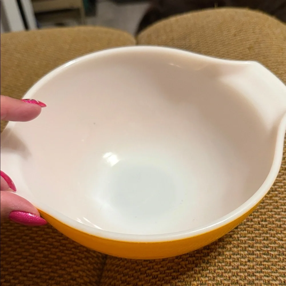Vintage Pyrex nesting Yellow Mixing Bowl with White Interior - Home Kitchen